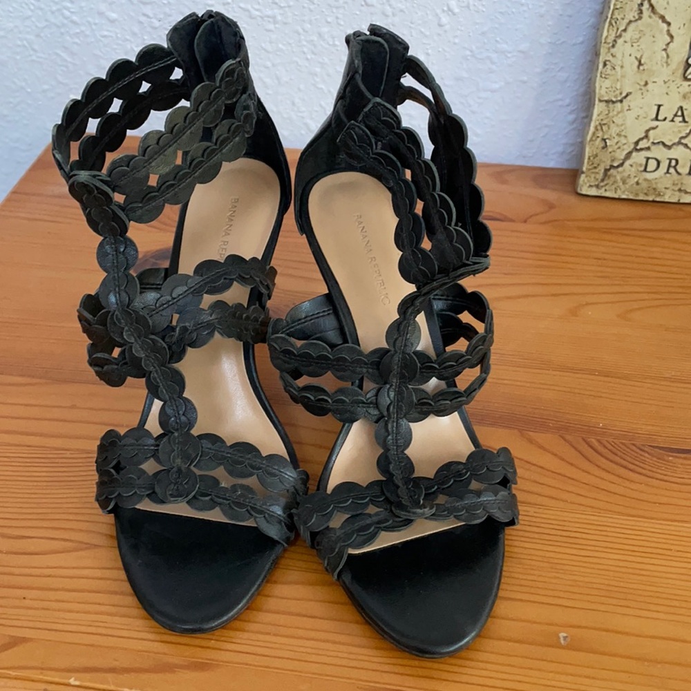 Brand new BR HEELS “scalloped high”